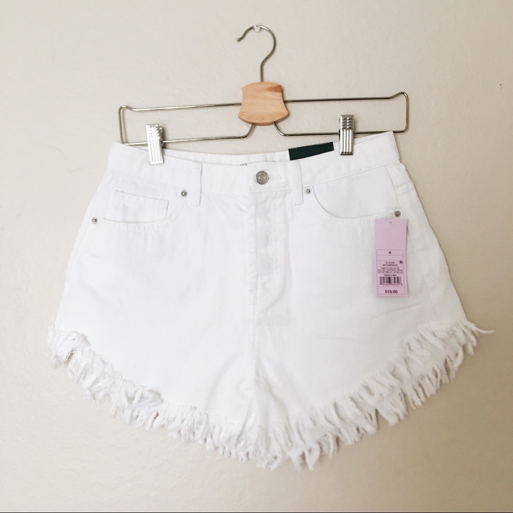 White frayed jean shorts
